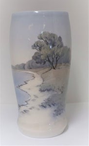 Bing & Grøndahl. Vase. Model 8374-95. Højde 28 cm. (1 sorter