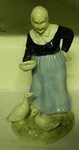 Antik Porcelænsfigur fra Tyskland/Italien gammel Dame med gæs VI SENDER
