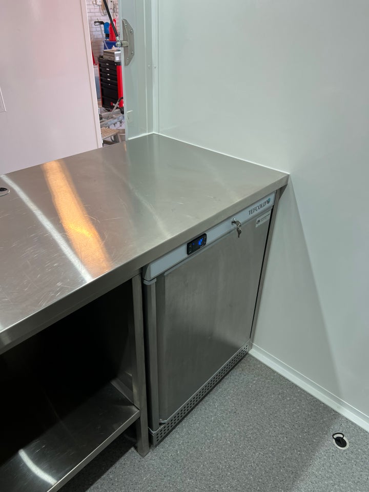 2022  årg Foodtrailer/salgsvogn rustfri interiør...