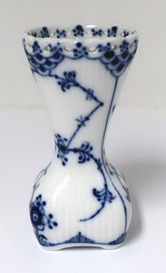 Royal Copenhagen. Musselmalet, helblonde. Vase. Model 1162.