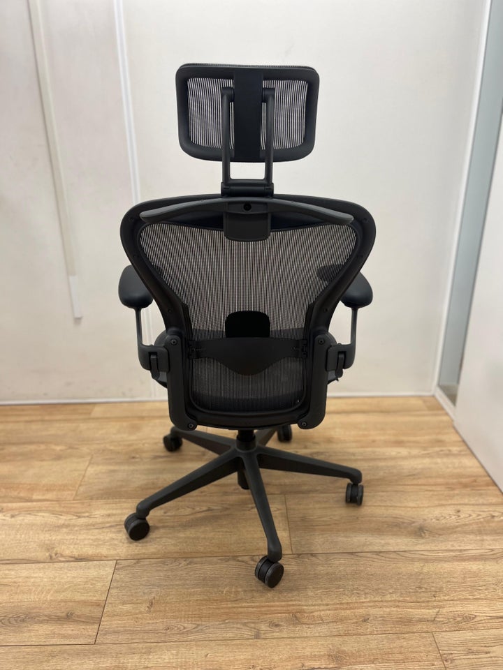 Herman Miller Aeron Remastered - Inklusiv nakkes...