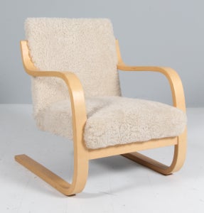 Alvar Aalto par frisvinger lænestol af birk samt lammeskind.