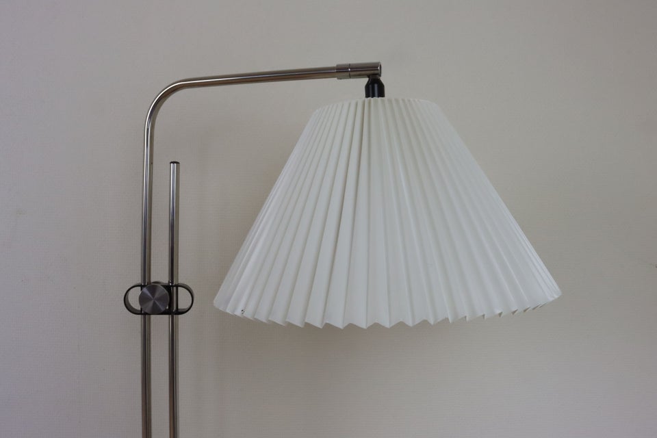 Vintage gulvlampe i stål med plisse skærm – Le K...