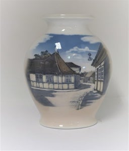 Royal Copenhagen. Vase. Model 4588. Højde 22 cm.  (1 sorteri