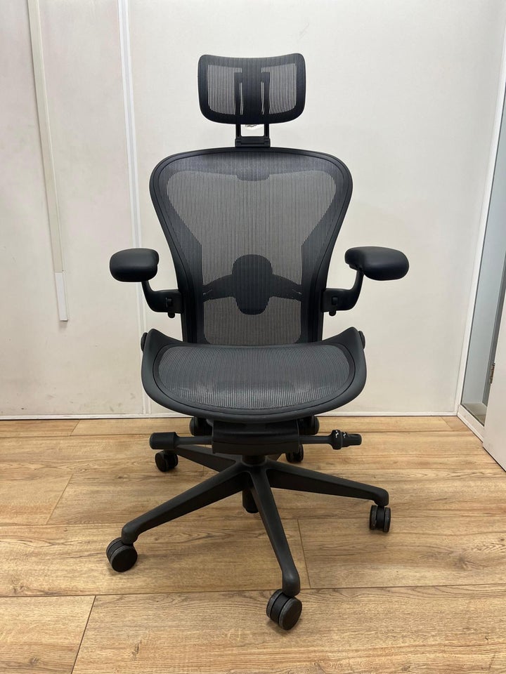 Herman Miller Aeron Remastered - Inklusiv nakkes...