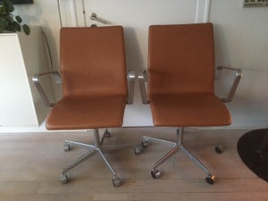 Arne Jacobsen .  Oxfordstole.  2. stk.   Bliver ny polstret i læder