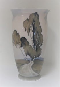 Bing & Grøndahl. Vase. Model 8645/450. Højde 25 cm. (2 sorte