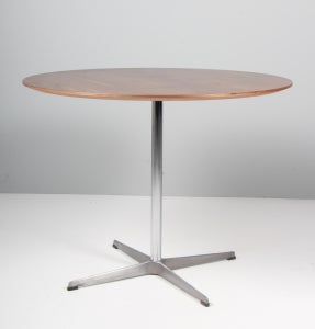 Arne Jacobsen. Cafebord, valnød