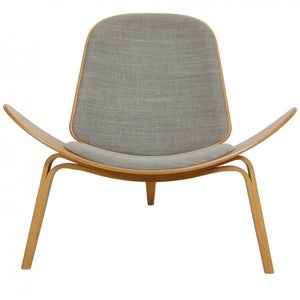 Hans Wegner Shell stol af eg og gråt stof