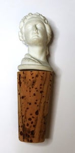 Vinprop i form af kvinde buste med korkprop. Formentlig fra