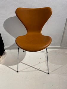 POLSTRING.   Arne Jacobsen polstring af dine 3107 stole.  