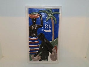 Søholm keramik

Relief med mørke damer og palme