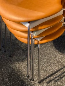 Arne Jacobsen 7ér stol, Nybetrukket i Læder, klar til levering! 