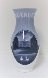 Royal Copenhagen. Rundskuedags vase 1924. Højde 18 cm. (1 so