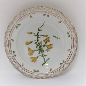 Royal Copenhagen, Flora Danica. Middags tallerken. Design #3