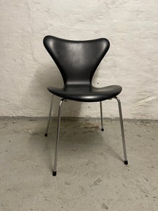 Arne Jacobsen ‘Syveren/3107’ Fritz Hansen.