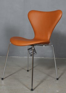 (Ny)Arne Jacobsens 7´erstole model 3107, Walnut Elegance.