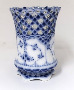 Royal Copenhagen. Musselmalet, helblonde. Vase. Model 1016.