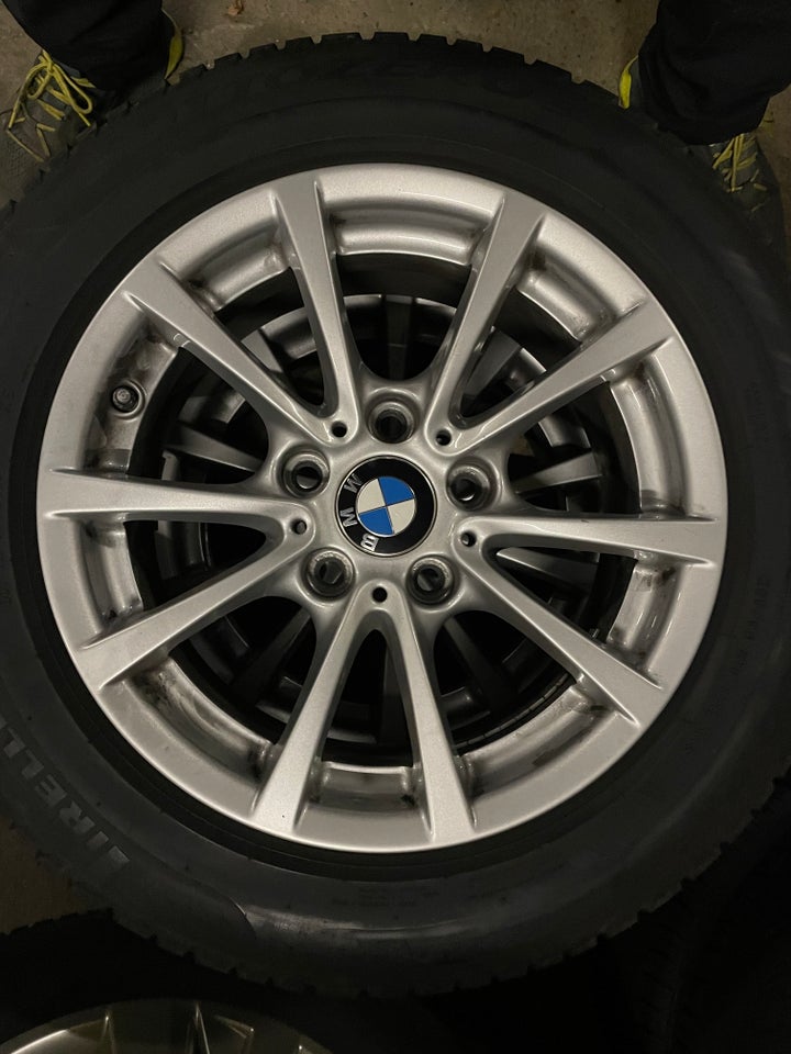 16” orignale Bmw 3 serie fælge med Pirelli vinte...