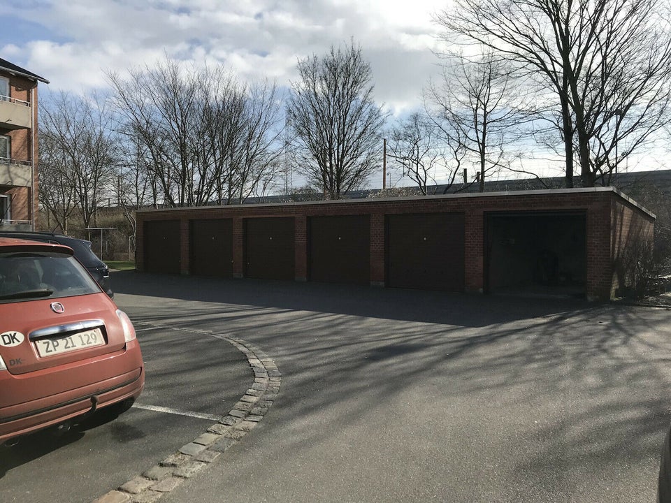 Garage til Leje - Taastrup Have - kr. 1.000,- p...