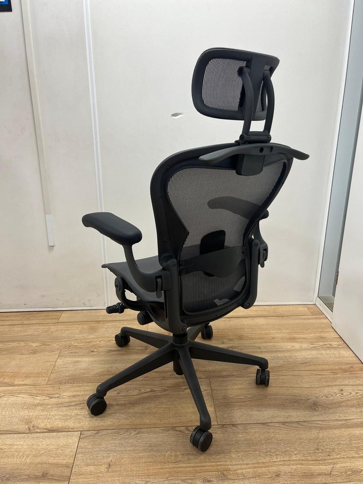 Herman Miller Aeron Remastered - Inklusiv nakkes...