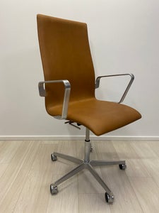 Arne Jacobsen. Oxford kontorstol, mellemhøj ryg, cognac anilinlæder