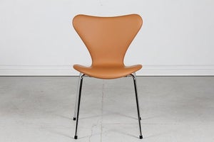 Arne Jacobsen

7'er stol 3107
Savanna
Lys cognacfarvet l