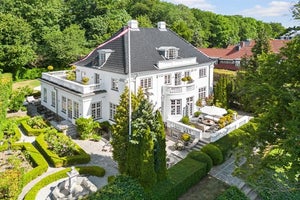 12-værelses Villa på 503 m² til 78000000 kr. Dyrehavevej 38, 2930 Klampenborg