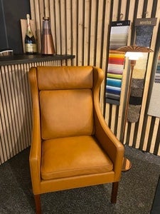 Børge Mogensen, 2204 Øreklap stol, ompolstret i Elegance Walnut læder 