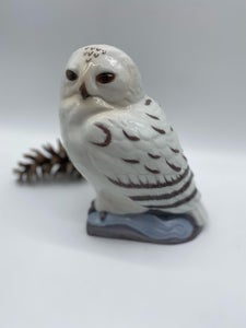 Bing & Grøndahl porcelænsfigur, sneugle. Nr. 2475. Måler højde 21cm. længde 18cm