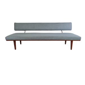 Daybed | Dansk design | Teak, kobberdetaljer & hynder polstret i uld.