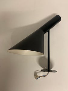 Væglampe, design Arne Jacobsen, Næbbet