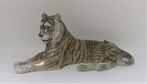 Royal Copenhagen. Porcelænsfigur. Liggende tiger. Model 714.