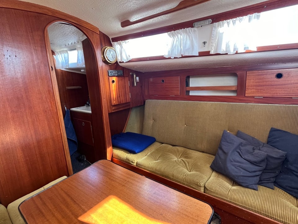 Hallberg-Rassy Mistress 32