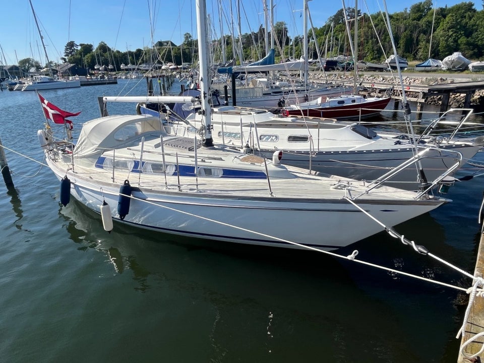 Hallberg-Rassy Mistress 32