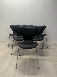 Syverstol 3107 Serie 7, fuldpolstret af Arne Jacobsen 