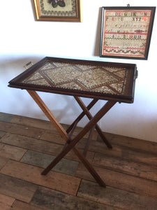Antik bakkebord med perlemor