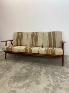 Hans j Wegner cigar sofa