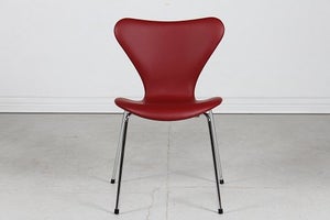 Arne Jacobsen

7'er stol 3107
Nevada
mørkt rødt anilin l