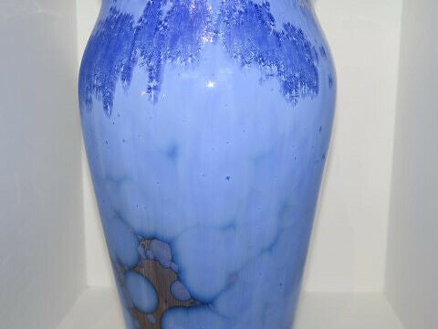 Royal Copenhagen

Stor blå krystalglasur vase af...