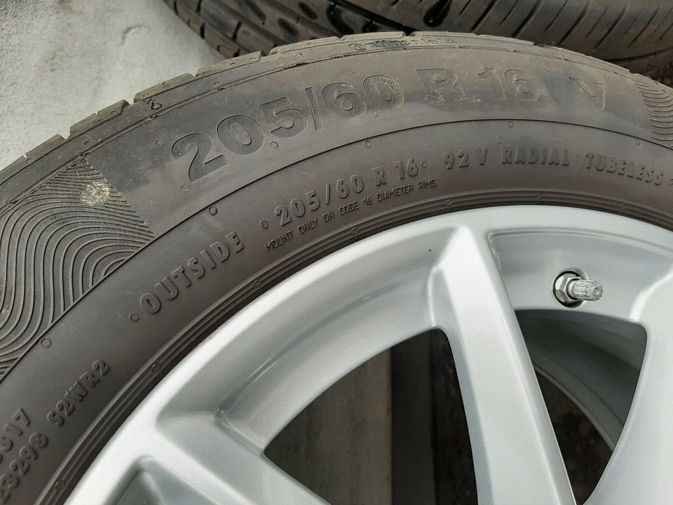 Sommerdæk Continental 205/60 R16 BMW 2er serie