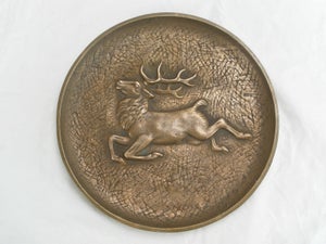 Bronze Fad Med Springende Kronhjort