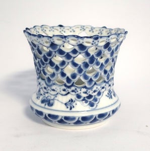 Royal Copenhagen. Musselmalet, helblonde. Vase. Model 1015.