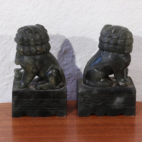 Par kinesiske figurer
 - Kr. 1200,-