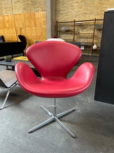 'SVANEN' lænestol af Arne Jacobsen