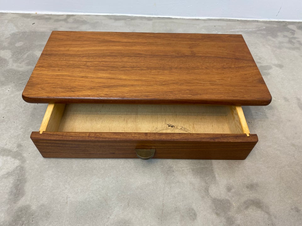 Sengebord teak 