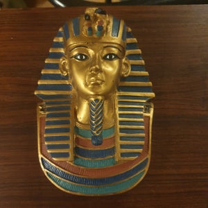 SOLGT - Egyptisk farao gips buste