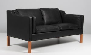 Børge Mogensen. Fritstående to pers. sofa, model 2212. Nybetrukket