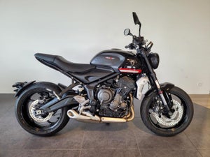 Triumph deals trident pris