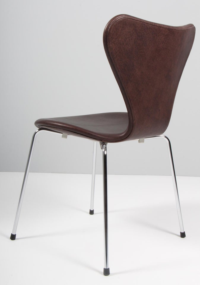 Arne Jacobsens "7" syverstole, model 3107.